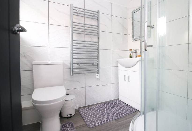 Pensionat Cardiff Private Double Rooms With Shared Bathroom Wi Fi And Free On Street Parking