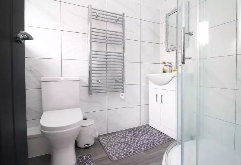 پانسیون Cardiff Private Double Rooms With Shared Bathroom Wi Fi And Free On Street Parking