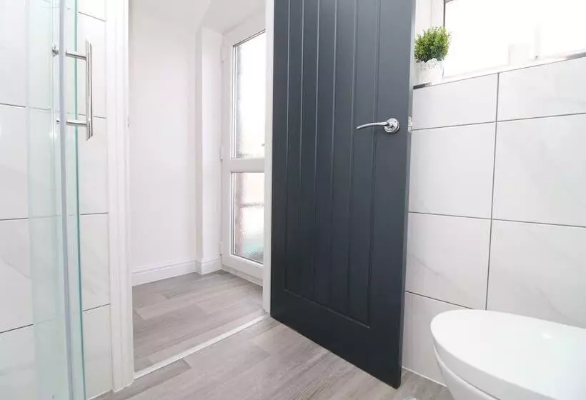 پانسیون Cardiff Private Double Rooms With Shared Bathroom Wi Fi And Free On Street Parking