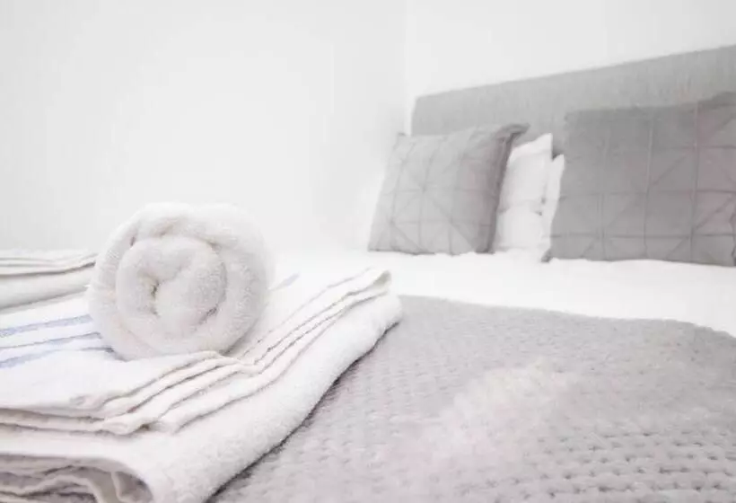 پانسیون Cardiff Private Double Rooms With Shared Bathroom Wi Fi And Free On Street Parking