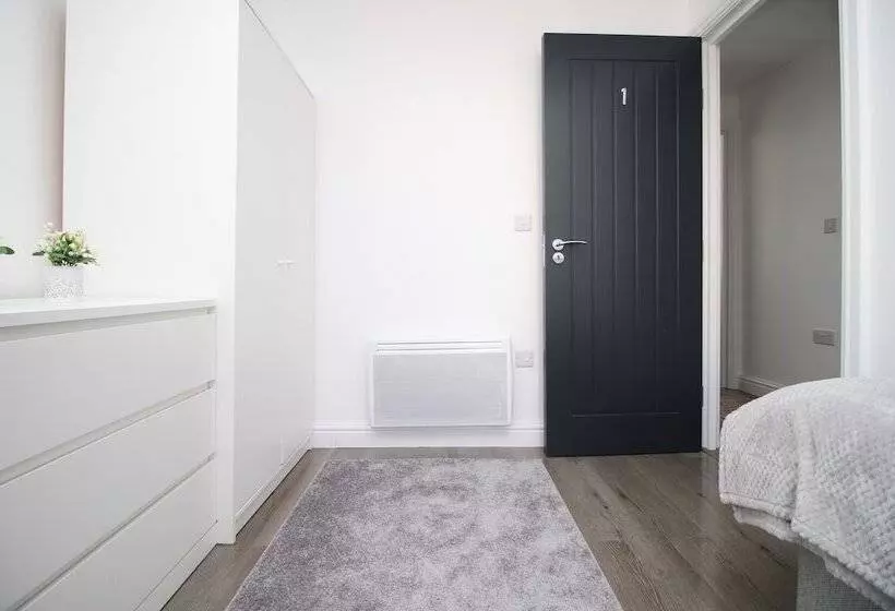 پانسیون Cardiff Private Double Rooms With Shared Bathroom Wi Fi And Free On Street Parking