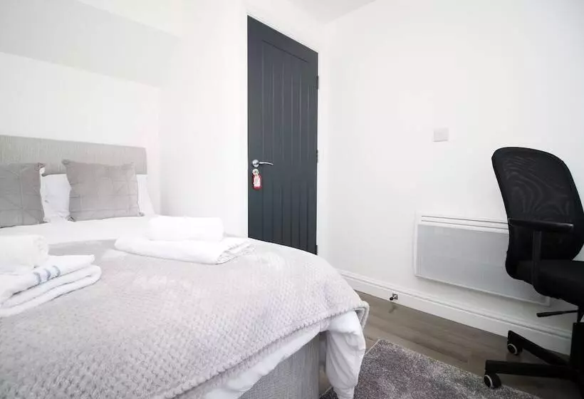 پانسیون Cardiff Private Double Rooms With Shared Bathroom Wi Fi And Free On Street Parking