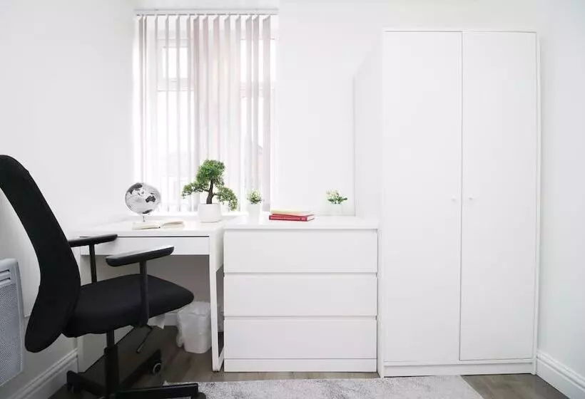 پانسیون Cardiff Private Double Rooms With Shared Bathroom Wi Fi And Free On Street Parking