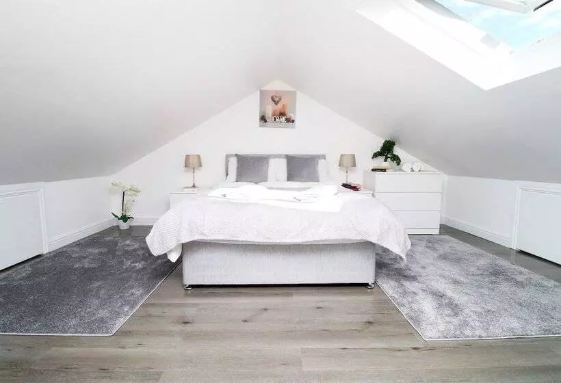 پانسیون Cardiff Private Double Rooms With Shared Bathroom Wi Fi And Free On Street Parking