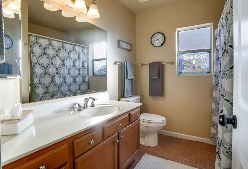 Pet Friendly Peoria Home Near State Farm Stadium!