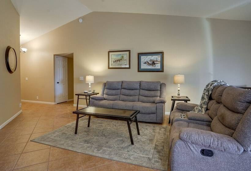 Pet Friendly Peoria Home Near State Farm Stadium!