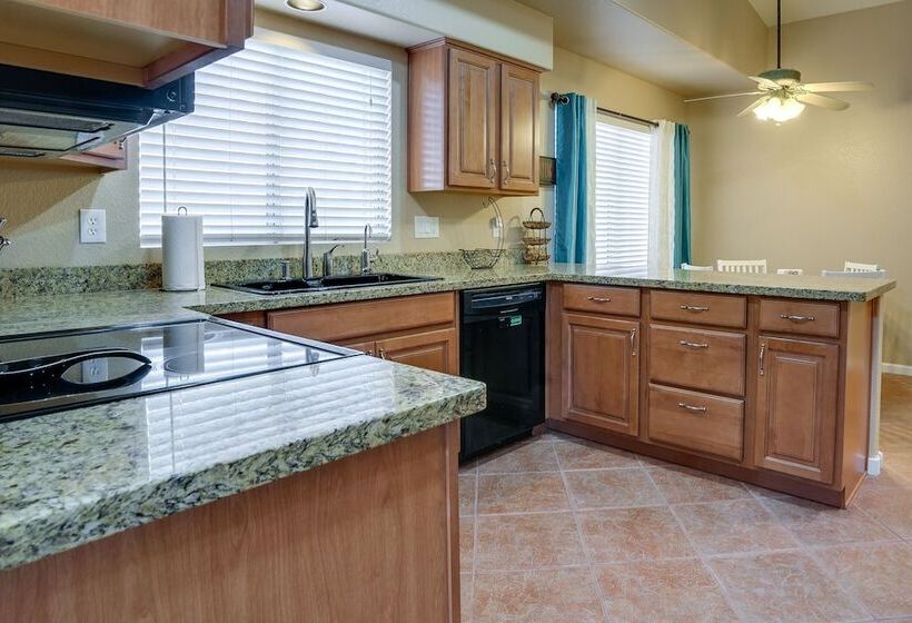 Pet Friendly Peoria Home Near State Farm Stadium!