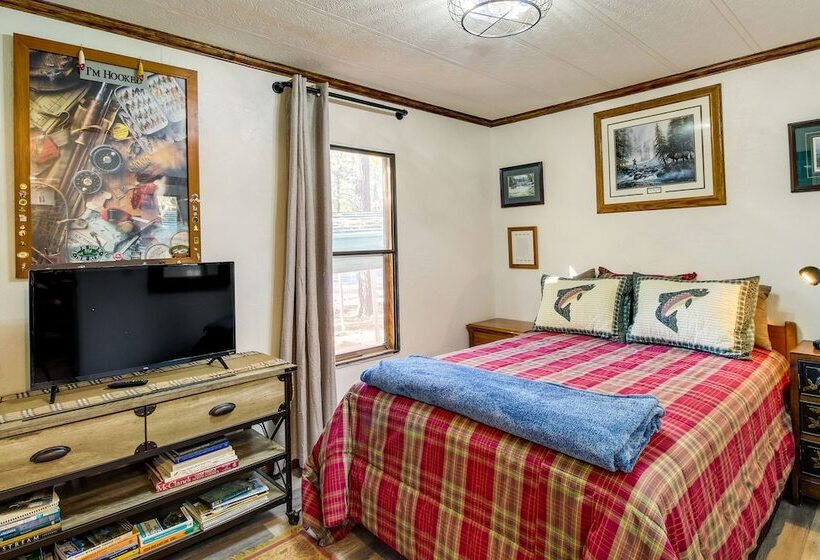 Pinetop Lakeside Cabin Rental: Porch & Fire Pit!