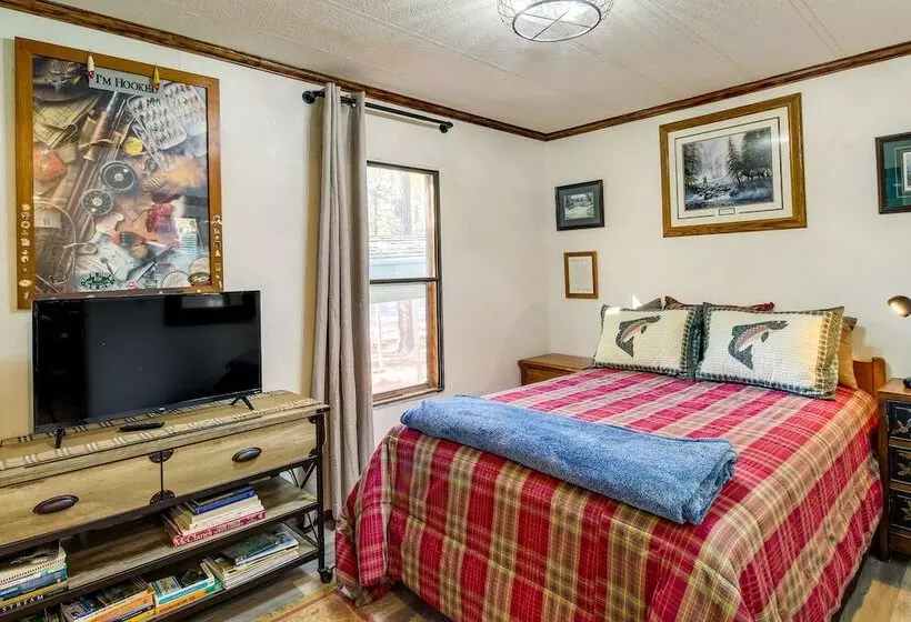 Pinetop Lakeside Cabin Rental: Porch & Fire Pit!