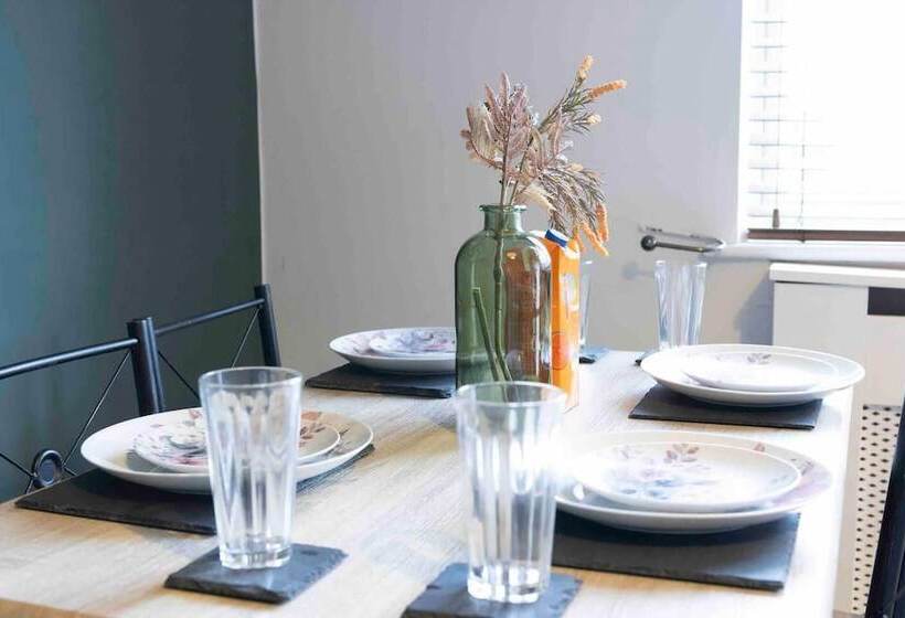 住所 Leeds Luxury 3 Bedroom Retreat