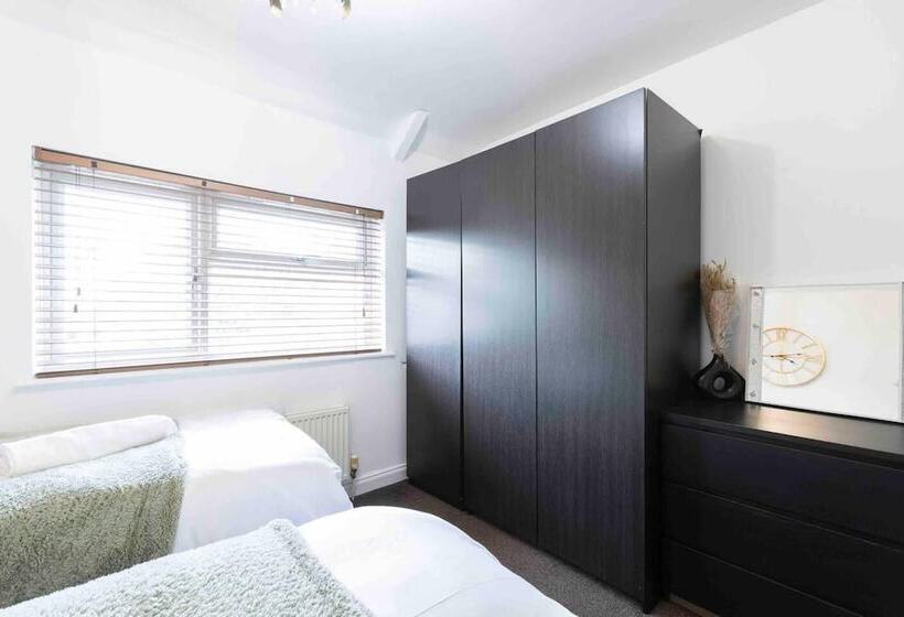 住所 Leeds Luxury 3 Bedroom Retreat