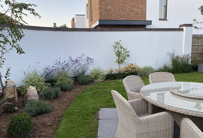 住所  Impeccable 3 Bed House   Topsham, Exeter