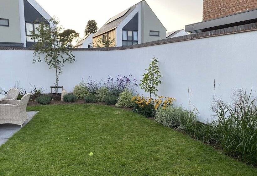 住所  Impeccable 3 Bed House   Topsham, Exeter