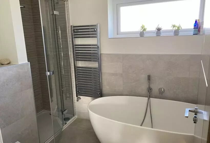 レジデンス Impeccable 3 Bed House   Topsham, Exeter