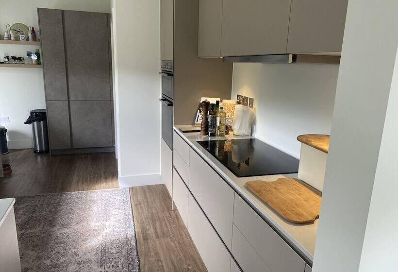 住所  Impeccable 3 Bed House   Topsham, Exeter