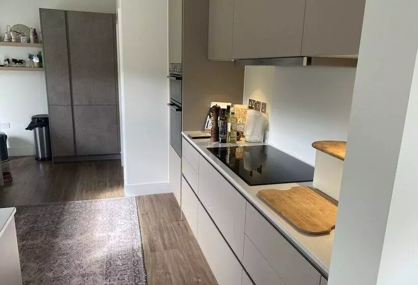 レジデンス Impeccable 3 Bed House   Topsham, Exeter