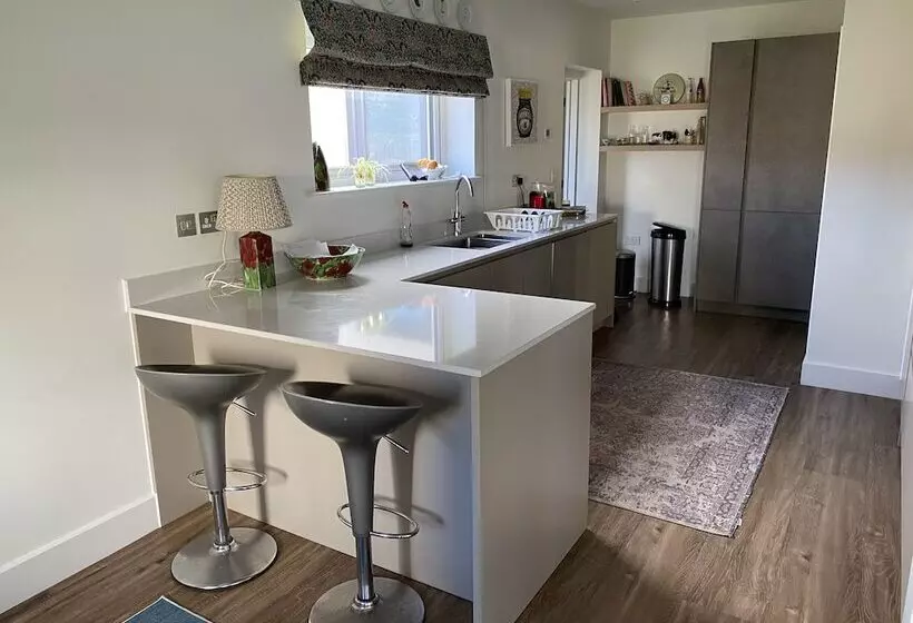 レジデンス Impeccable 3 Bed House   Topsham, Exeter