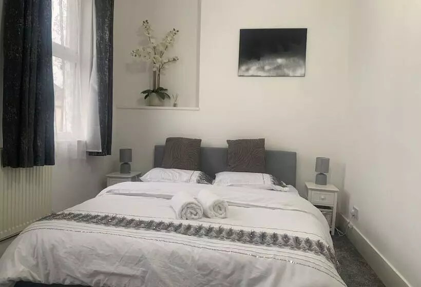 Residenssi Modern 3bed Garden House In Croydon, London ,uk