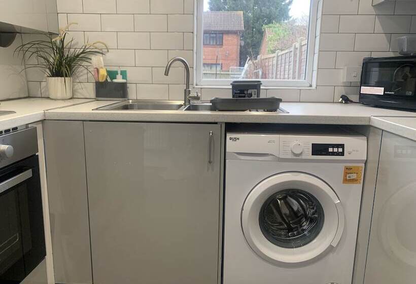 住所 Modern 3bed Garden House In Croydon, London ,uk