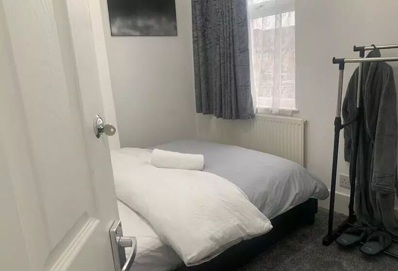 Residenssi Modern 3bed Garden House In Croydon, London ,uk