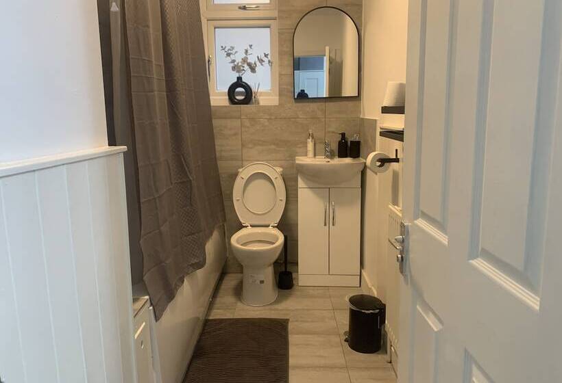 住所 Modern 3bed Garden House In Croydon, London ,uk