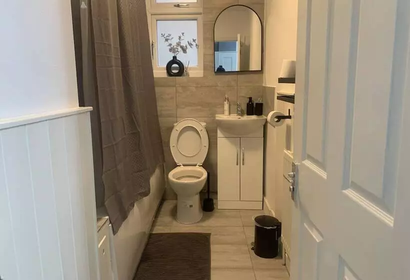 Residenssi Modern 3bed Garden House In Croydon, London ,uk