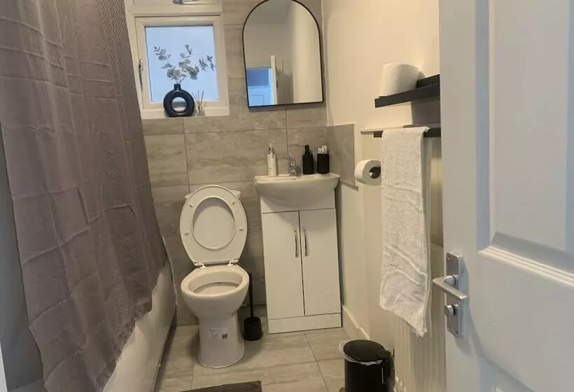 Residenssi Modern 3bed Garden House In Croydon, London ,uk