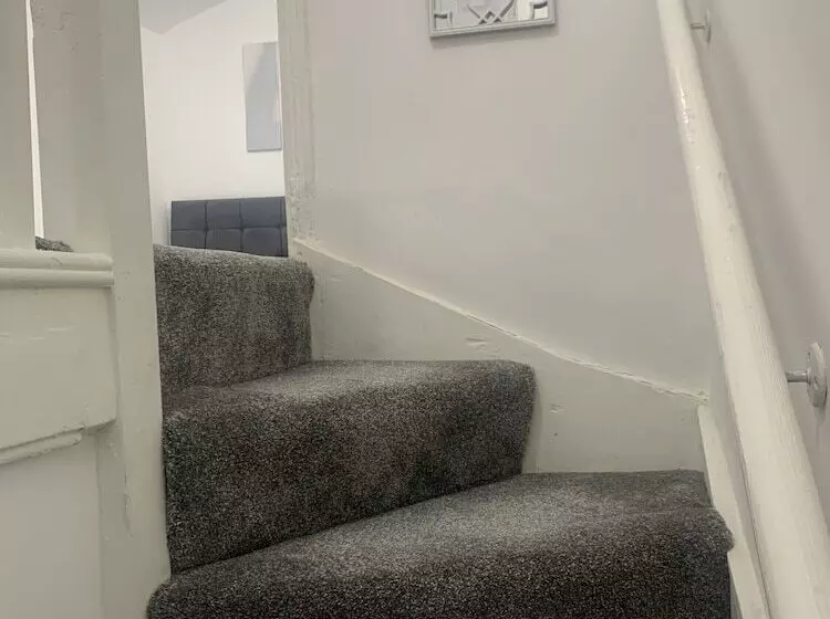 Residenssi Modern 3bed Garden House In Croydon, London ,uk