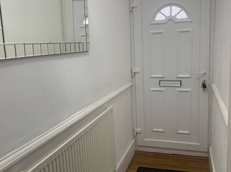 住所 Modern 3bed Garden House In Croydon, London ,uk