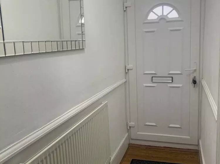 Residenssi Modern 3bed Garden House In Croydon, London ,uk