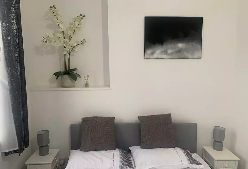 Residenssi Modern 3bed Garden House In Croydon, London ,uk