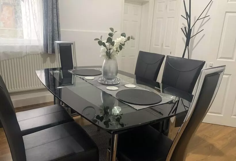 Residenssi Modern 3bed Garden House In Croydon, London ,uk