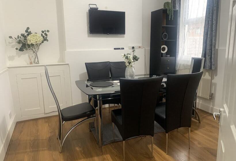 住所 Modern 3bed Garden House In Croydon, London ,uk