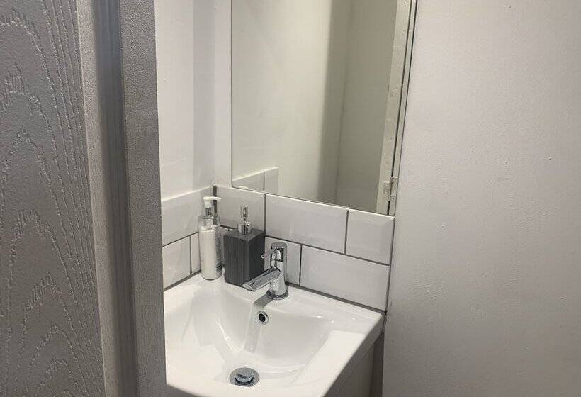 住所 Modern 3bed Garden House In Croydon, London ,uk