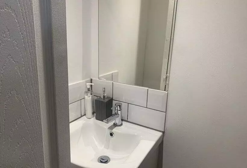 Residenssi Modern 3bed Garden House In Croydon, London ,uk