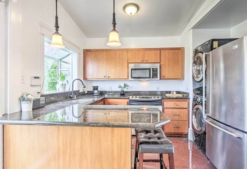 San Diego Home W/ Deck & Yard   2 Blocks To Bay!