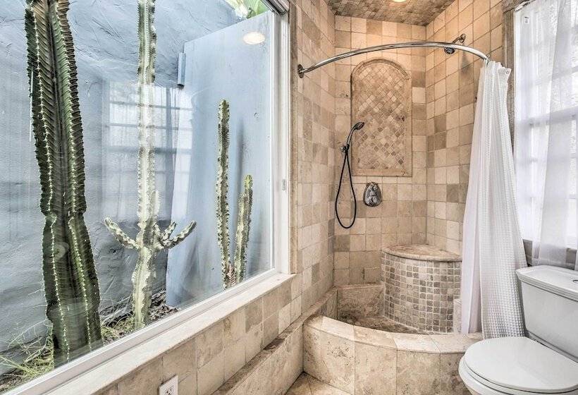 San Diego Home W/ Deck & Yard   2 Blocks To Bay!