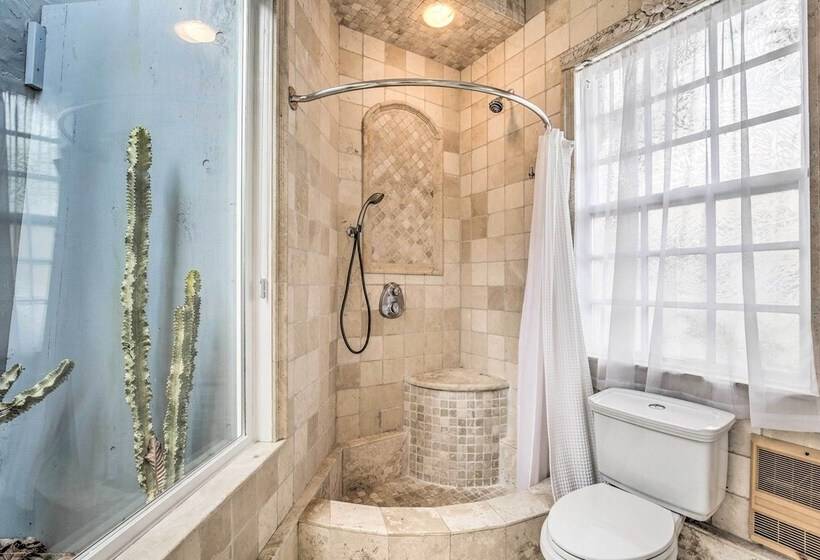 San Diego Home W/ Deck & Yard   2 Blocks To Bay!