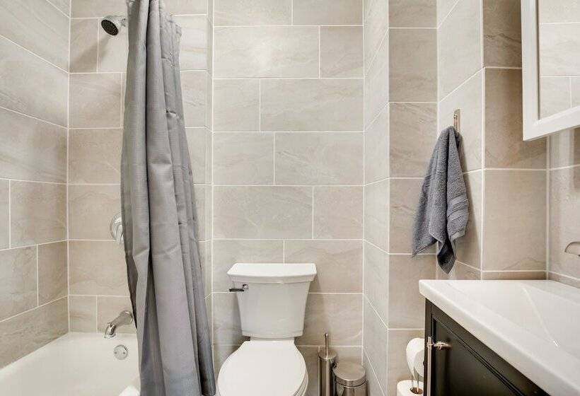 Spacious Home In Ramsay: 9 Smart Tvs + Pool Table!