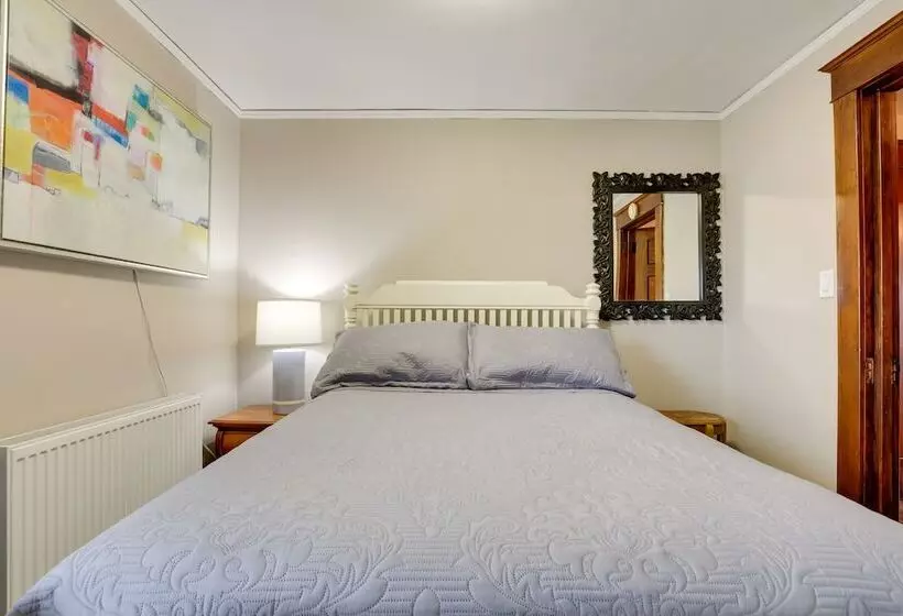 Spacious Home In Ramsay: 9 Smart Tvs + Pool Table!