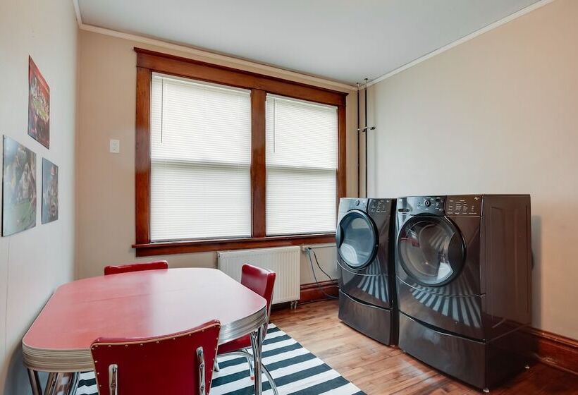 Spacious Home In Ramsay: 9 Smart Tvs + Pool Table!