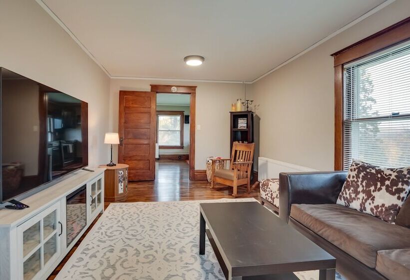 Spacious Home In Ramsay: 9 Smart Tvs + Pool Table!