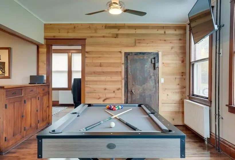 Spacious Home In Ramsay: 9 Smart Tvs + Pool Table!