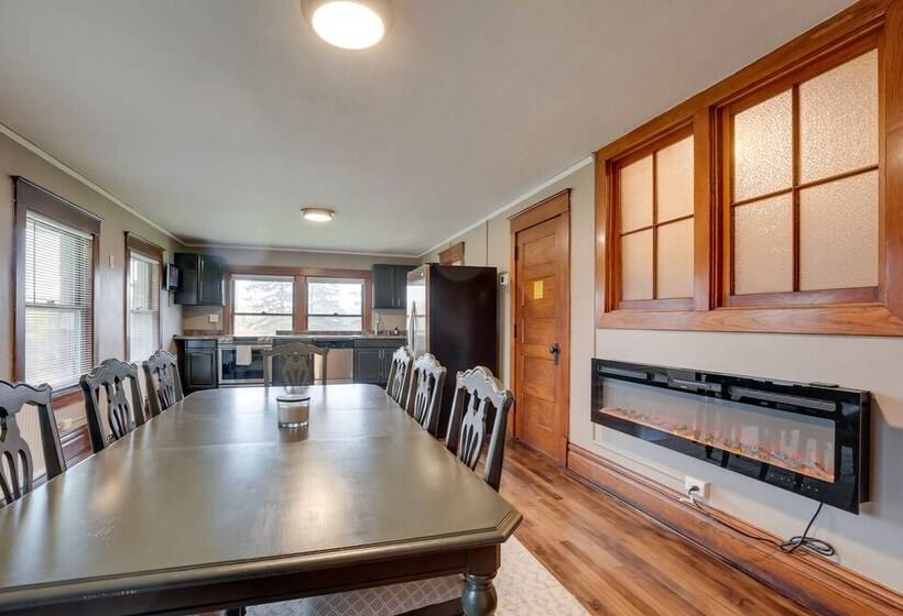 Spacious Home In Ramsay: 9 Smart Tvs + Pool Table!