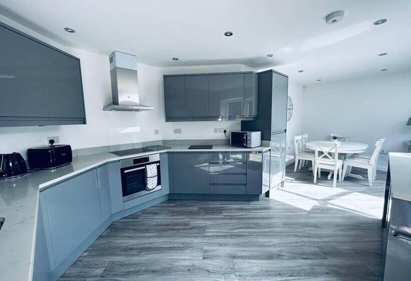 Stunning 3 Bed Cottage, 15mins From Newcastle