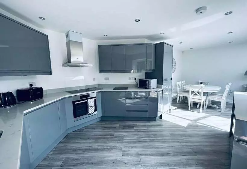 Stunning 3 Bed Cottage, 15mins From Newcastle