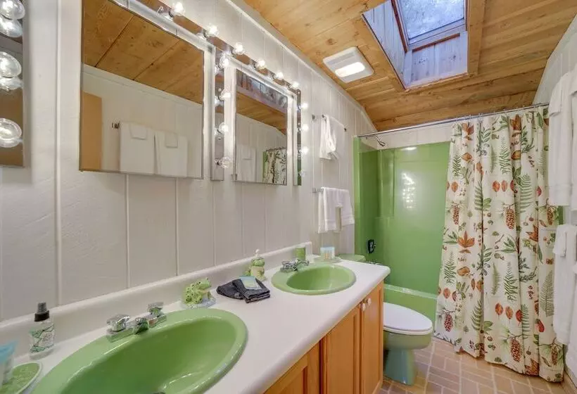 Stunning Cashiers Vacation Home W/ Mountain Views!