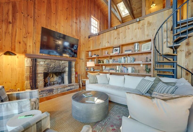 Stunning Cashiers Vacation Home W/ Mountain Views!