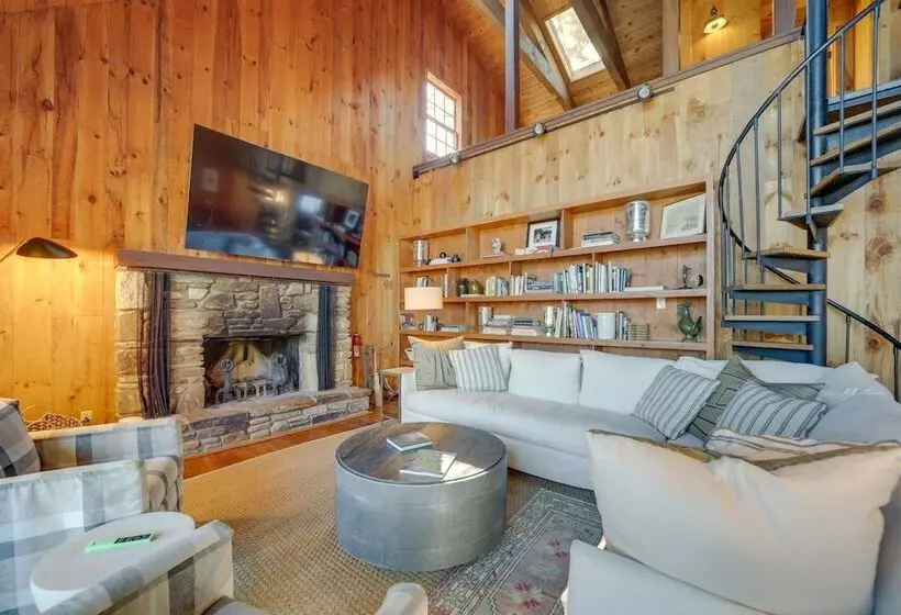 Stunning Cashiers Vacation Home W/ Mountain Views!