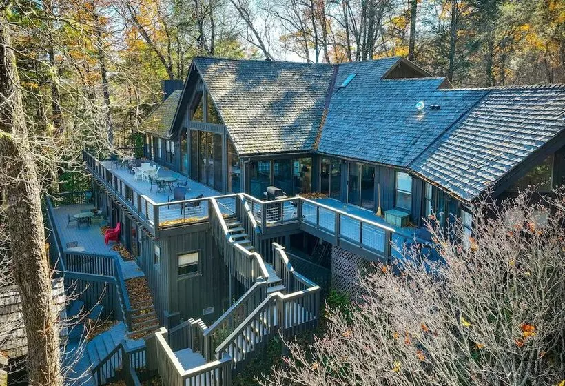Stunning Cashiers Vacation Home W/ Mountain Views!